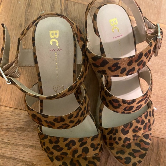 Vegan Buffet Espadrille Wedge
6.5 | Camel - Picture 6 of 6